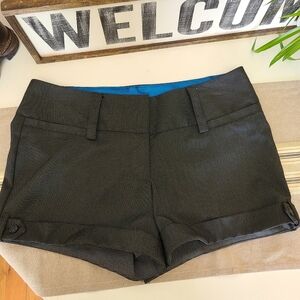 Studio Y Black Cuffed Y2K Style Shorts Size 7/8